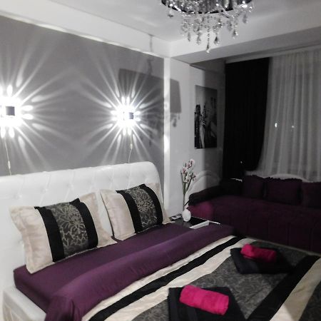Velvet Lux Apartment Ni Extérieur photo