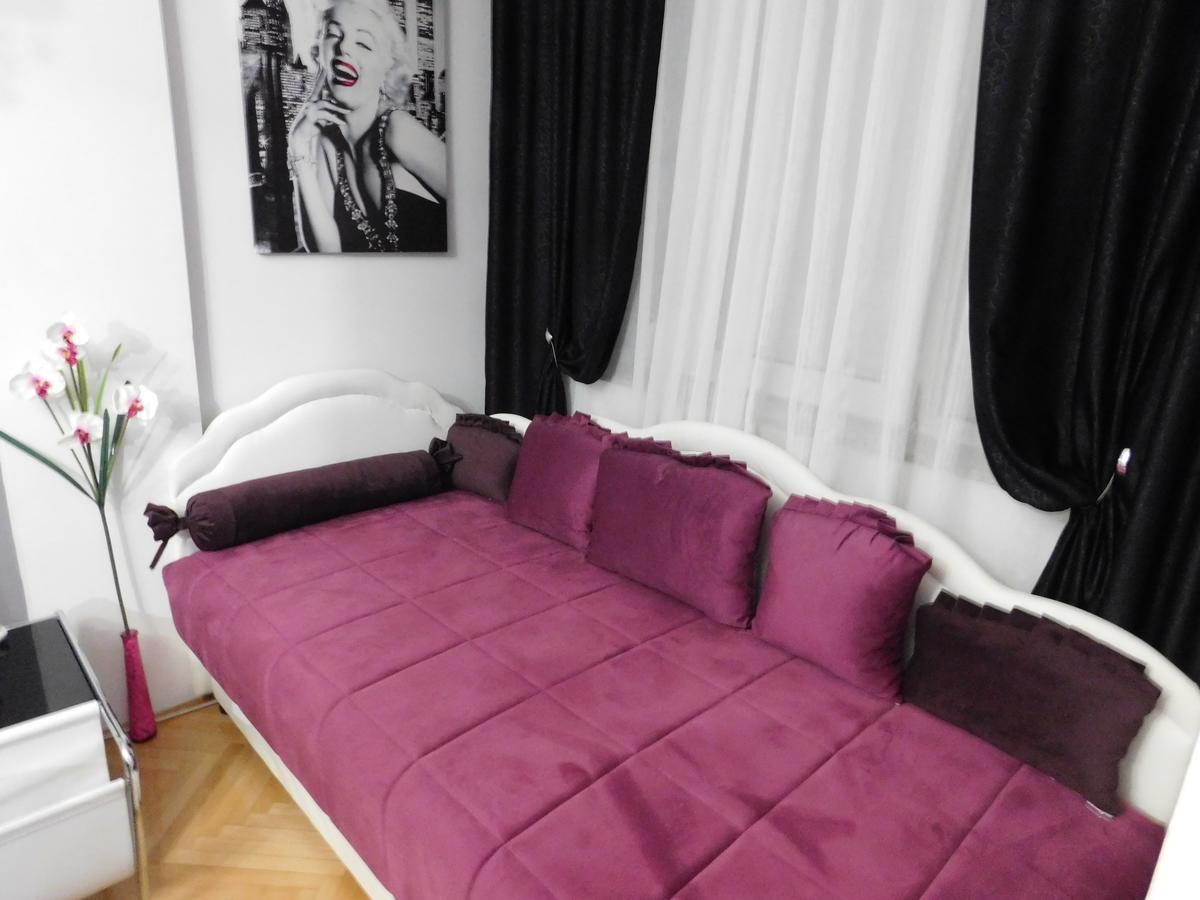 Velvet Lux Apartment Ni Extérieur photo