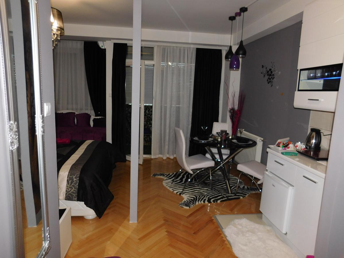 Velvet Lux Apartment Ni Extérieur photo