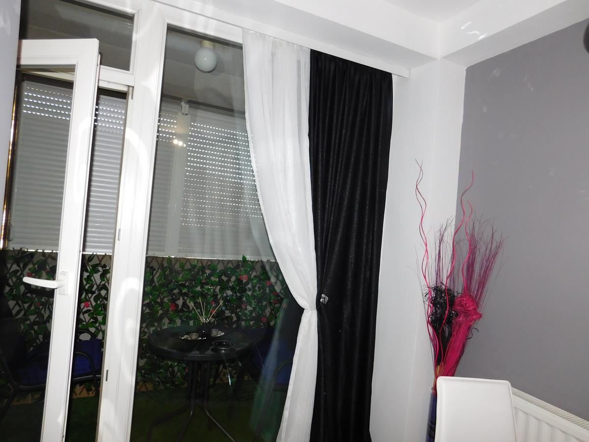 Velvet Lux Apartment Ni Extérieur photo
