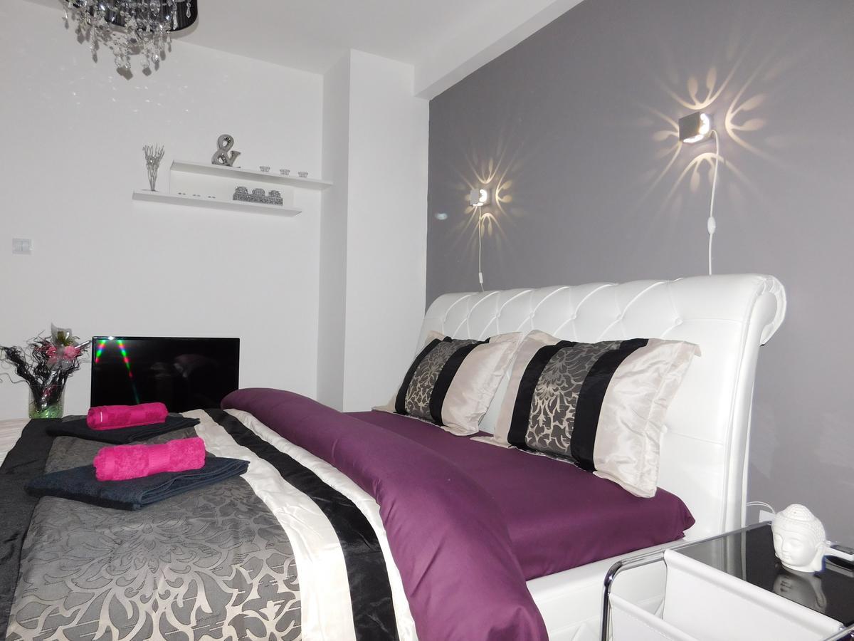 Velvet Lux Apartment Ni Extérieur photo